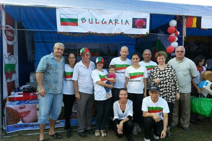Български щанд на традиционния Благотворителен базар в Ханой